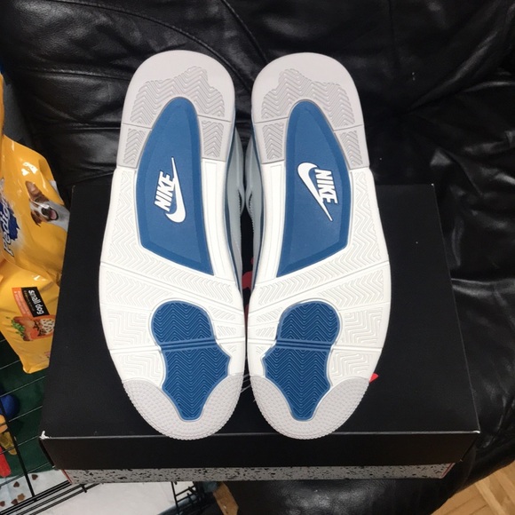 2024 Air Jordan 4 Retro “Military Blue” - Picture 11 of 16